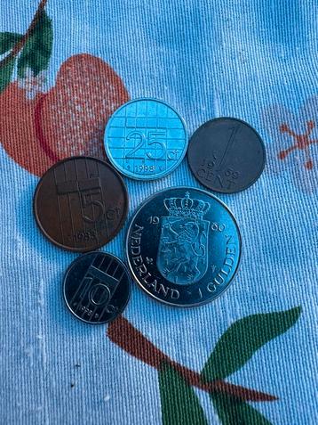 Te koop aantal oude guldens munten beschikbaar voor biedingen