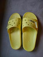 Nieuwe Crocs slippers geel 41-42 M8W10, Slippers, Nieuw, Ophalen of Verzenden, Overige kleuren