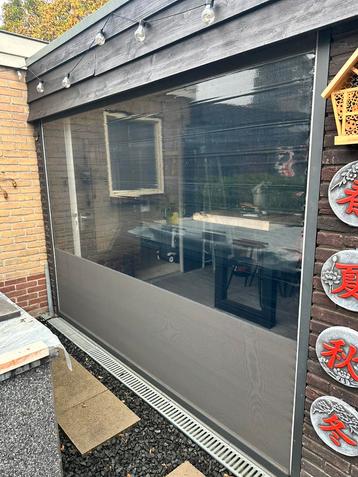 Screen “elektrische met afstandsbediening” beschikbaar voor biedingen