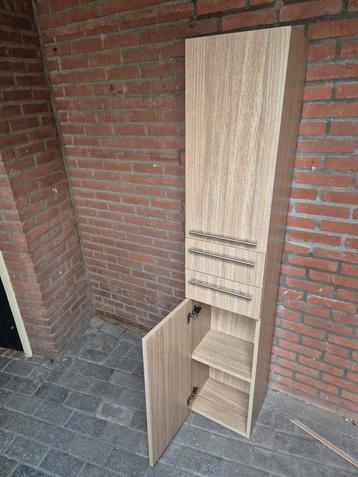 Badkamerkast beschikbaar voor biedingen