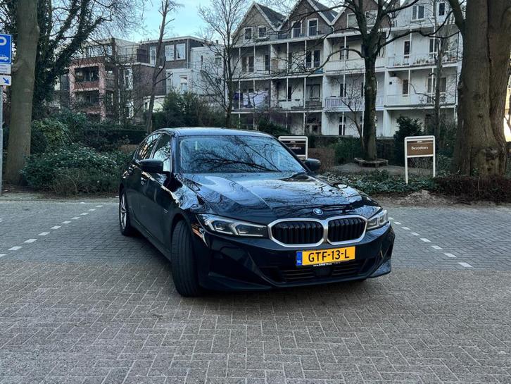 BMW 3-Serie 330e 292pk Aut 2022 LCI- 2 Jaar fabrieksgarantie, Auto's, BMW, Particulier, 3-Serie, ABS, Achteruitrijcamera, Adaptieve lichten