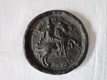 F.A.M. Mersch Luxembourg. Gietijzeren afbeelding van zegel beschikbaar voor biedingen