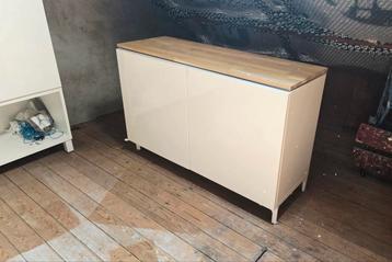 Ikea Besta kastje met glasplaat, wit