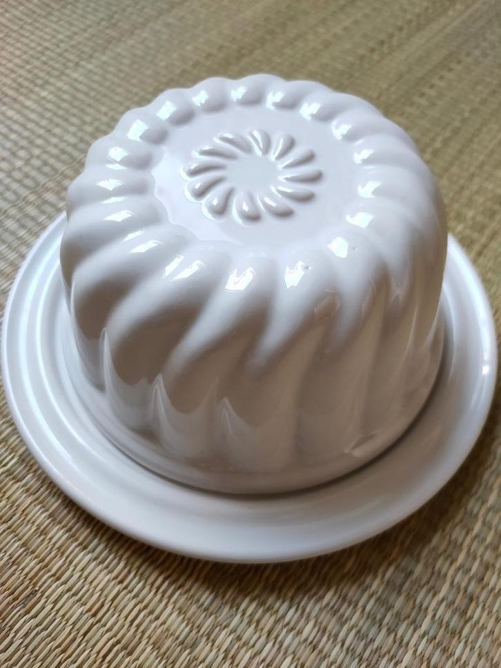 Puddingvorm met schotel wit. Jaren '40, Antiek en Kunst, Antiek | Keukenbenodigdheden, Verzenden