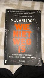 M.J. Arlidge - Wie niet weg is, Boeken, Thrillers, Ophalen of Verzenden, Zo goed als nieuw, Nederland, M.J. Arlidge