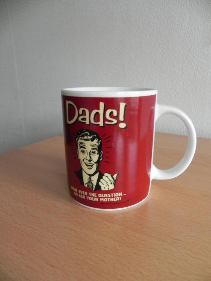 Retro Spoofs mok Dads!, Huis en Inrichting, Keuken | Servies, Zo goed als nieuw, Kop(pen) en/of Schotel(s), Overige stijlen, Aardewerk