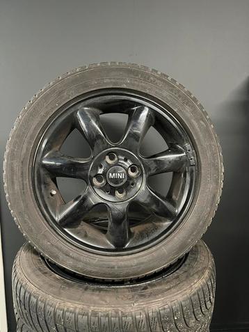 16 inch Originele Mini Cooper velgen met winterbanden. beschikbaar voor biedingen