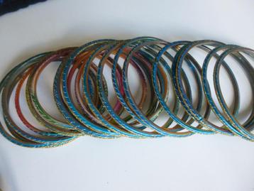 indian bangles, glasarmband 17 grote , 14 kleinere +stempels beschikbaar voor biedingen