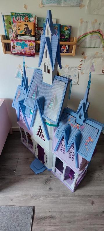 Frozen Kasteel Poppenhuis beschikbaar voor biedingen