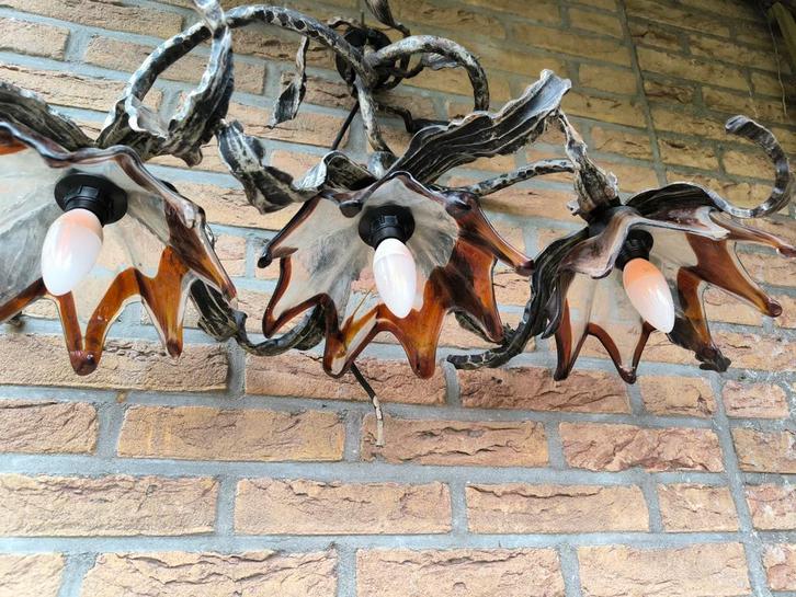 Mooie brutalisme lamp in de vorm van bloemen en bladeren., Antiek en Kunst, Antiek | Lampen, Ophalen