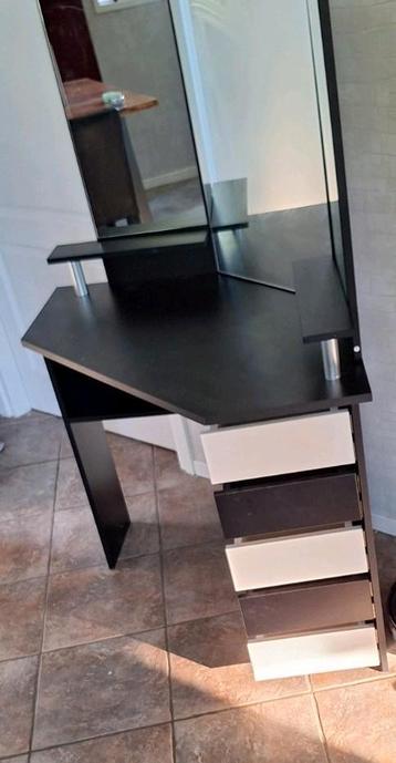 Kaptafel, hoek kaptafel, opmaak tafel beschikbaar voor biedingen