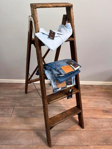 Antieke Houten ‘A Frame’ Decorateurs Ladder beschikbaar voor biedingen