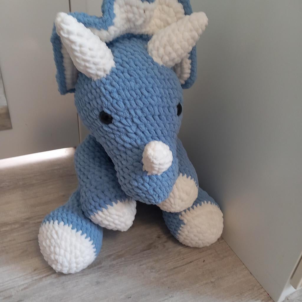 Gehaakte Dino Knuffel XL - Triceratops, Ophalen of Verzenden, Nieuw, Overige typen