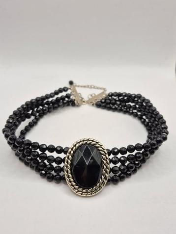 Zwarte kralen choker beschikbaar voor biedingen