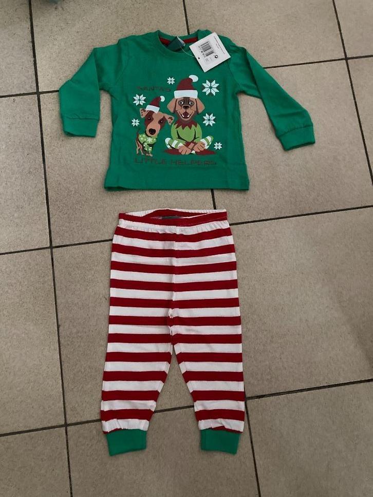 Nieuwe pyjama Santa's Little helpers - maat 74 - 80, Kinderen en Baby's, Babykleding | Maat 74, Nieuw, Jongetje of Meisje, Nacht- of Onderkleding