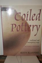Coiled Pottery, Betty Blandino, Ophalen of Verzenden, Zo goed als nieuw, Kleien en Boetseren