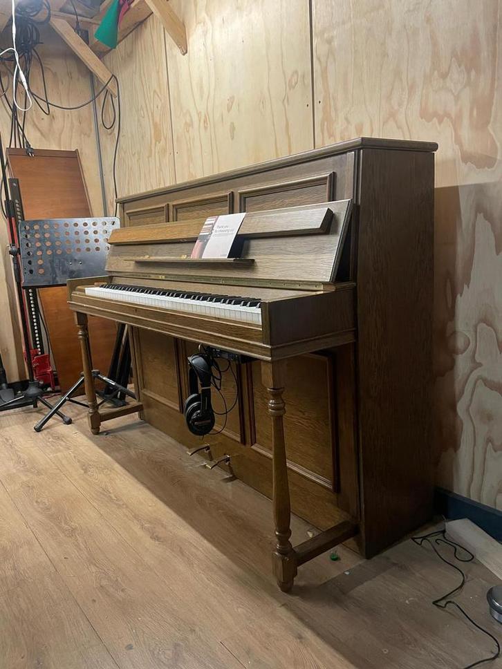 Feurich met nieuw Silent Systeem! incl transport & garantie, Muziek en Instrumenten, Piano's, Zo goed als nieuw, Piano, Bruin