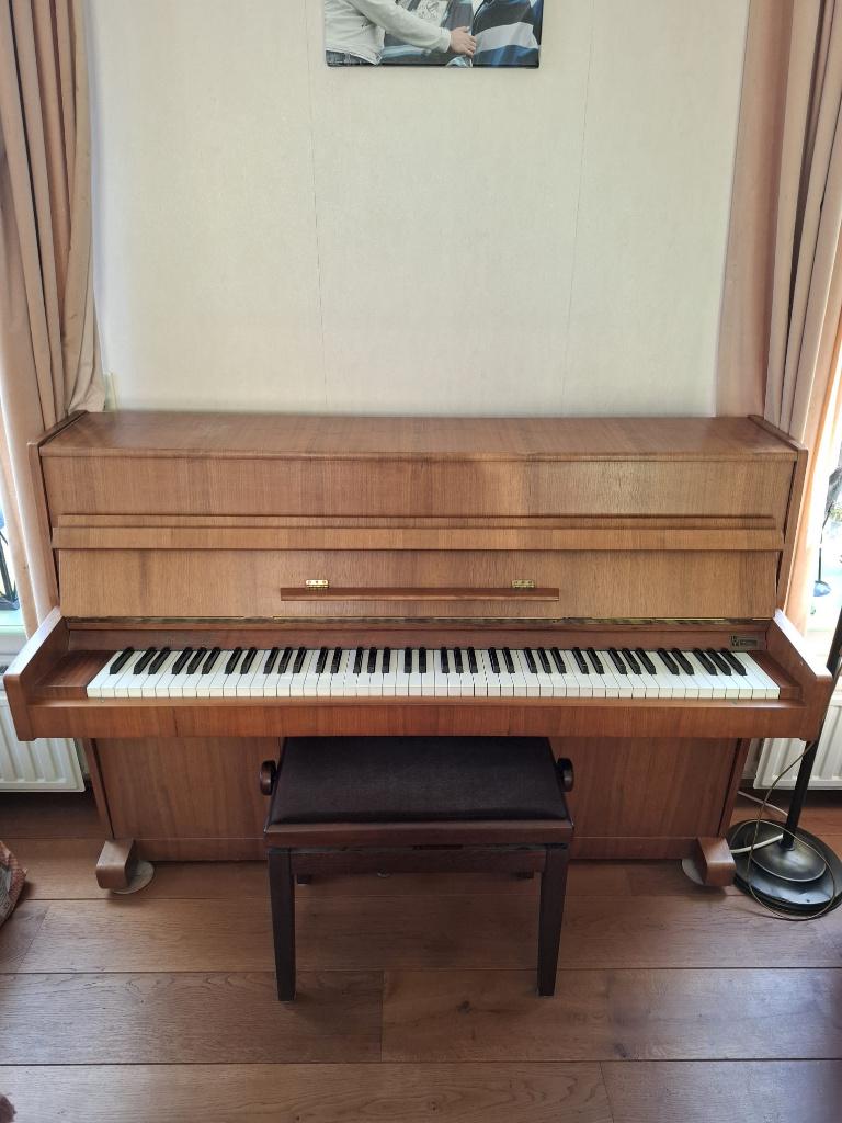 Piano Lindberg + kruk, Muziek en Instrumenten, Piano's, Ophalen, Gebruikt, Bruin, Piano