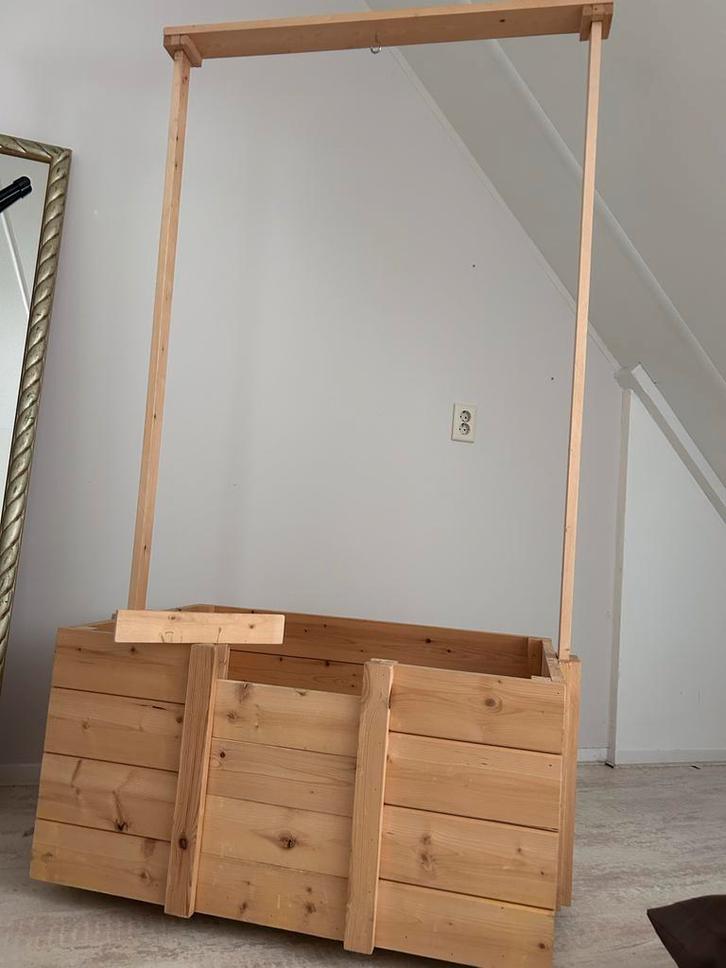 Werpkist op wielen - Hond/Kat, Tuin en Terras, Bloembakken en Plantenbakken, Zo goed als nieuw, Hout, Binnen, 60 cm of meer, 100 cm of meer
