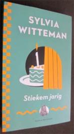 Sylvia Witteman : Stiekem jarig, Boeken, Essays, Columns en Interviews, Ophalen of Verzenden, Zo goed als nieuw