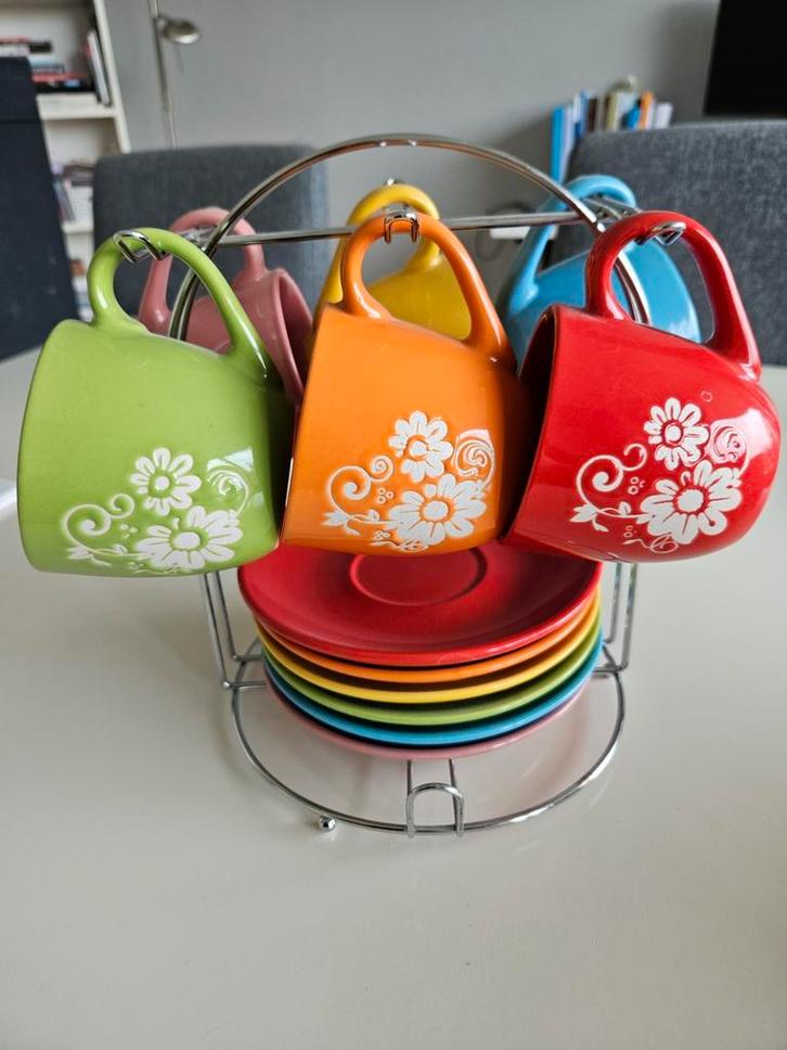 Kleurrijke kop en schotel set (6 stuks), Huis en Inrichting, Keuken | Servies, Zo goed als nieuw, Kop(pen) en/of Schotel(s), Overige stijlen