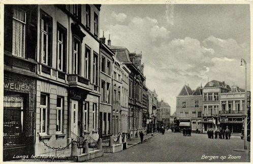 Langs het Marktplein, Bergen op Zoom - volk - 1935 gelopen, Verzamelen, Ansichtkaarten | Nederland, Ongelopen, Noord-Brabant, 1920 tot 1940