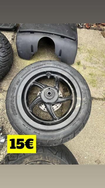 Scooter Onderdelen Garage Verkoop beschikbaar voor biedingen