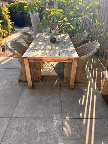 Teakhouten tuintafel 140 x 80. beschikbaar voor biedingen