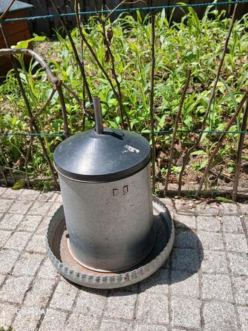 Metalen kippenvoerbak  ca. 5 liter, roestvrij beschikbaar voor biedingen