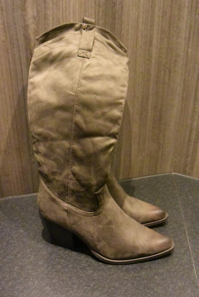 Nieuwe Dames suede Laarzen Maat 40, Kleding | Dames, Schoenen, Nieuw, Hoge laarzen, Groen, Ophalen of Verzenden