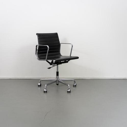 6x Vitra Eames EA 117 Bureaustoel Zwart Leer - Chroom, Huis en Inrichting, Bureaustoelen, Zo goed als nieuw, Bureaustoel, Zwart