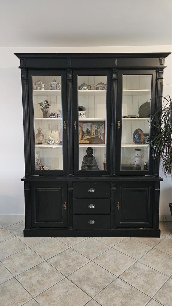 Zwarte buffetkast met glazen deuren, Huis en Inrichting, Kasten | Buffetkasten, Gebruikt, 200 cm of meer, 150 tot 200 cm, 25 tot 50 cm