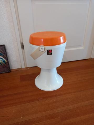 Retro flair naaikruk, naaidoos beschikbaar voor biedingen
