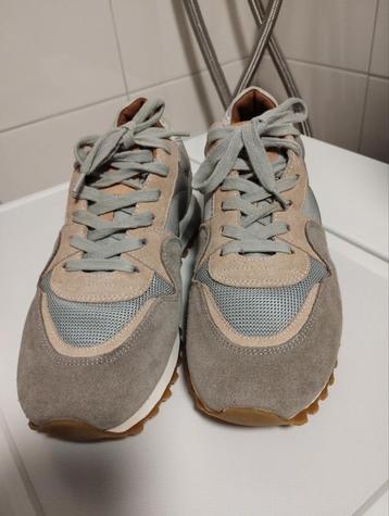 Closed sneakers maat 40 beschikbaar voor biedingen