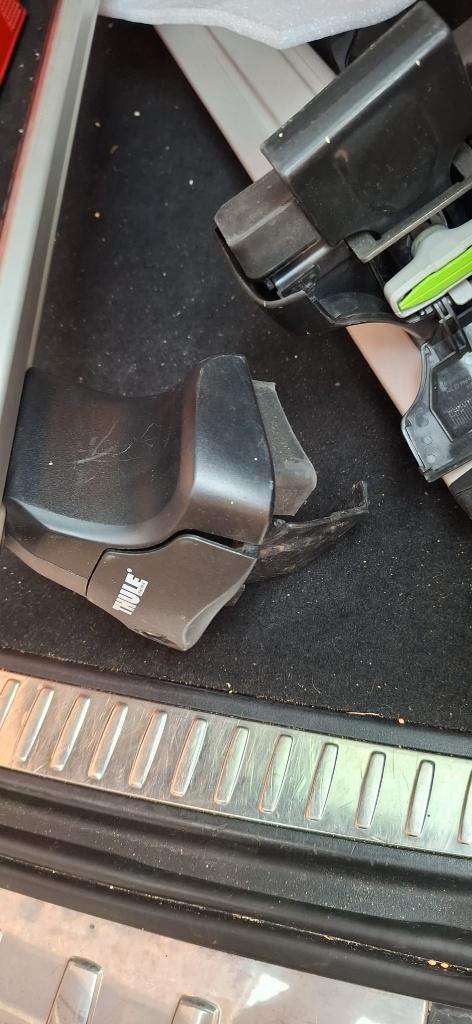 Thule voetenset 753 inclusief Kit 4022, Auto diversen, Dakdragers, Gebruikt, Ophalen of Verzenden