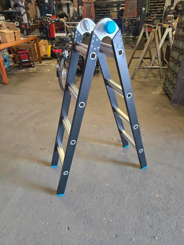 Vouwladder 2x4 treden – zo goed als nieuw, Doe-het-zelf en Verbouw, Ladders en Trappen, Zo goed als nieuw, Ladder, 2 tot 4 meter