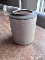 Leuke vaas betonlook met taupe kleur, Huis en Inrichting, Woonaccessoires | Vazen, Ophalen of Verzenden, Zo goed als nieuw, Overige kleuren