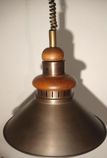 Vintage antieke hanglamp met bronzen kap en eikenhout beschikbaar voor biedingen