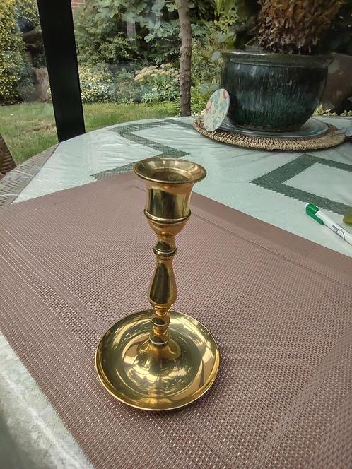 Mooie oude koperen kandelaar. 14 cm hoog., Antiek en Kunst, Antiek | Kandelaars, Koper of Brons, Ophalen of Verzenden