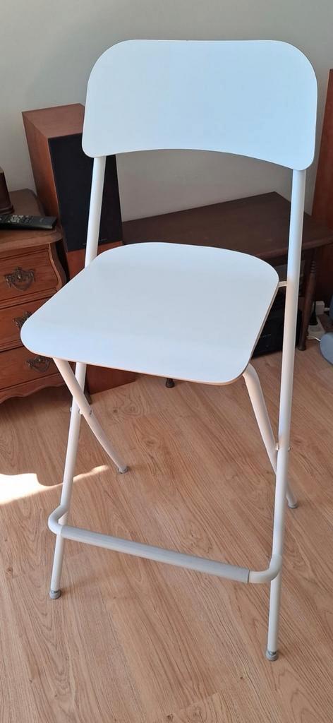 Barkruk Franklin opklapbaar wit (Ikea), Huis en Inrichting, Barkrukken, Zo goed als nieuw, Hout, Metaal, 1 kruk, Met voetsteun
