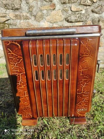 Prachtige antieke Godin Art-deco houtkachel  beschikbaar voor biedingen