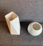 2 witte porselein vazen., Minder dan 50 cm, Gebruikt, Ophalen of Verzenden, Wit