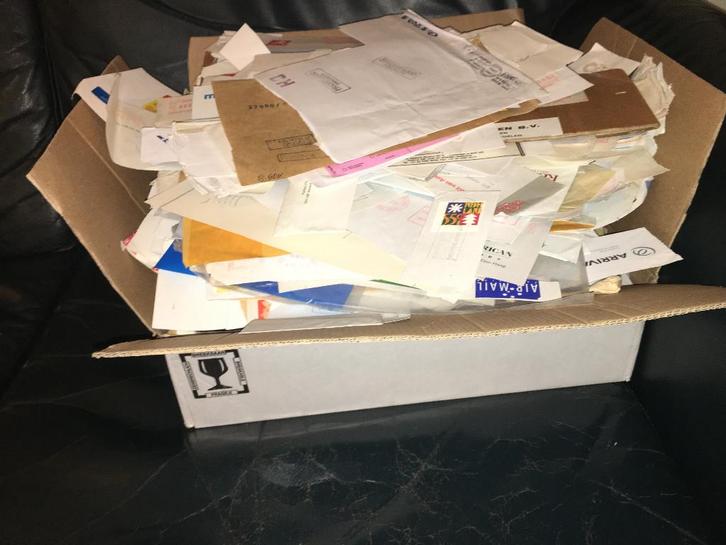 Meer dan 4 kilo postzegels + poststempels uit NL + wereld, Postzegels en Munten, Postzegels | Nederland, Gestempeld, Na 1940, Ophalen of Verzenden