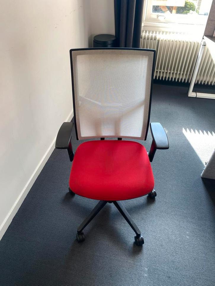 Gebruikte Bureaustoel - Comfortabel en Functioneel, Huis en Inrichting, Bureaustoelen, Gebruikt, Bureaustoel, Rood, Ophalen