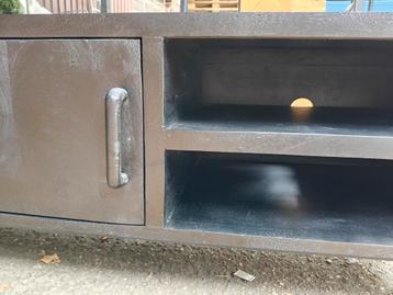 TV meubel (outlet)  beschikbaar voor biedingen