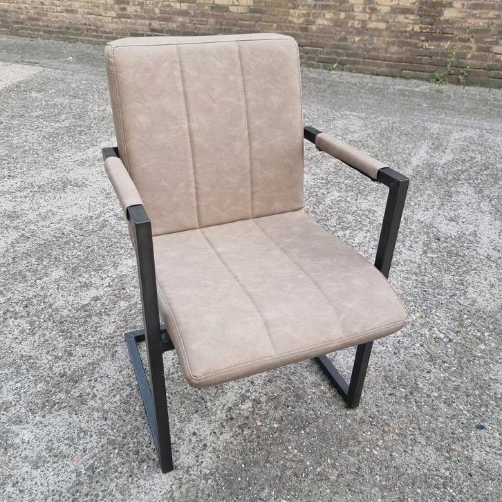 Nette eetkamerstoel leer met zwarte poten, Huis en Inrichting, Stoelen, Nieuw, Twee, Leer, Overige kleuren, Ophalen