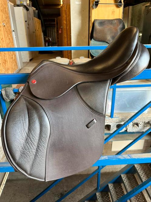 Z.g.a.n. Thorowgood T8 springzadel | Bates vzh zadel, Dieren en Toebehoren, Paarden en Pony's | Zadels, Zo goed als nieuw, Springen