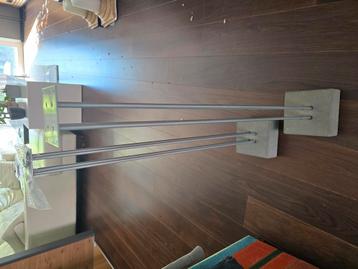 IKEA, luidspreker houders beschikbaar voor biedingen