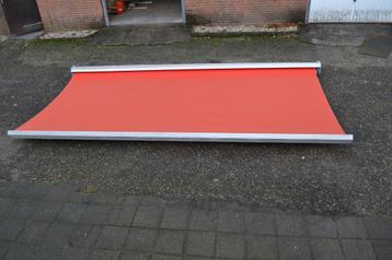 Zonnescherm 5 meter breed beschikbaar voor biedingen
