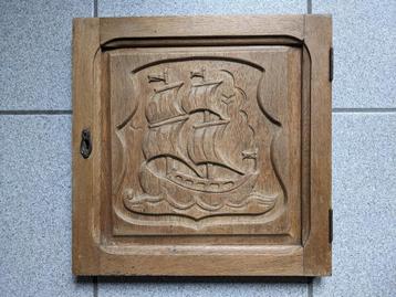 Eikenhouten kastdeurtje met paneel van een zeilschip beschikbaar voor biedingen